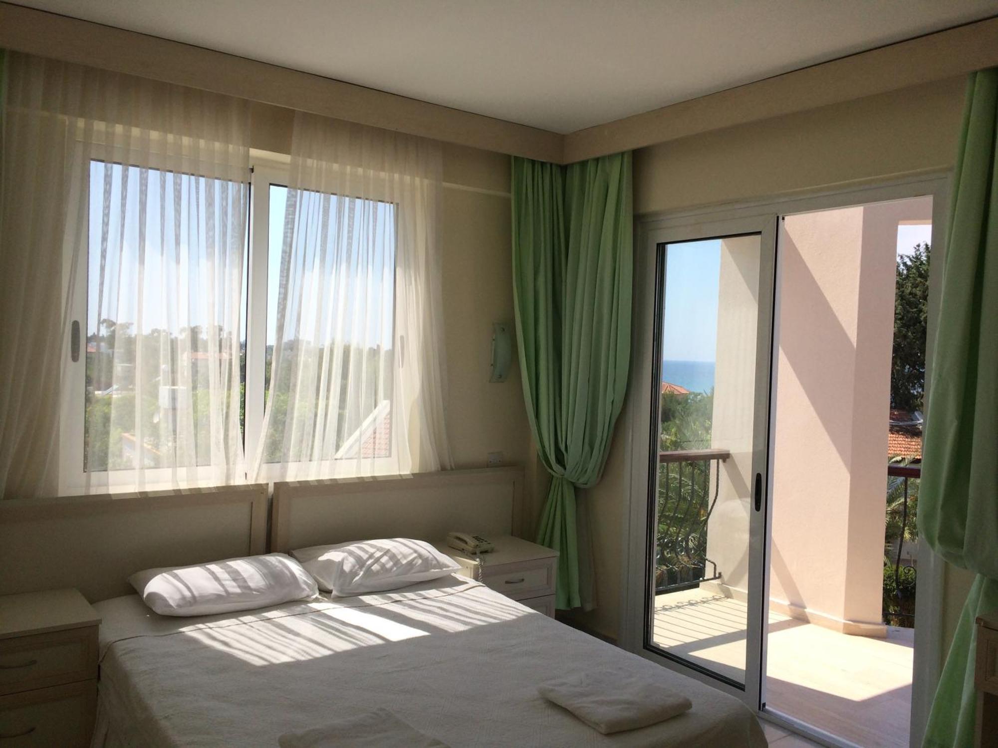 The Prince Inn Hotel & Villas Agios Georgios  Extérieur photo