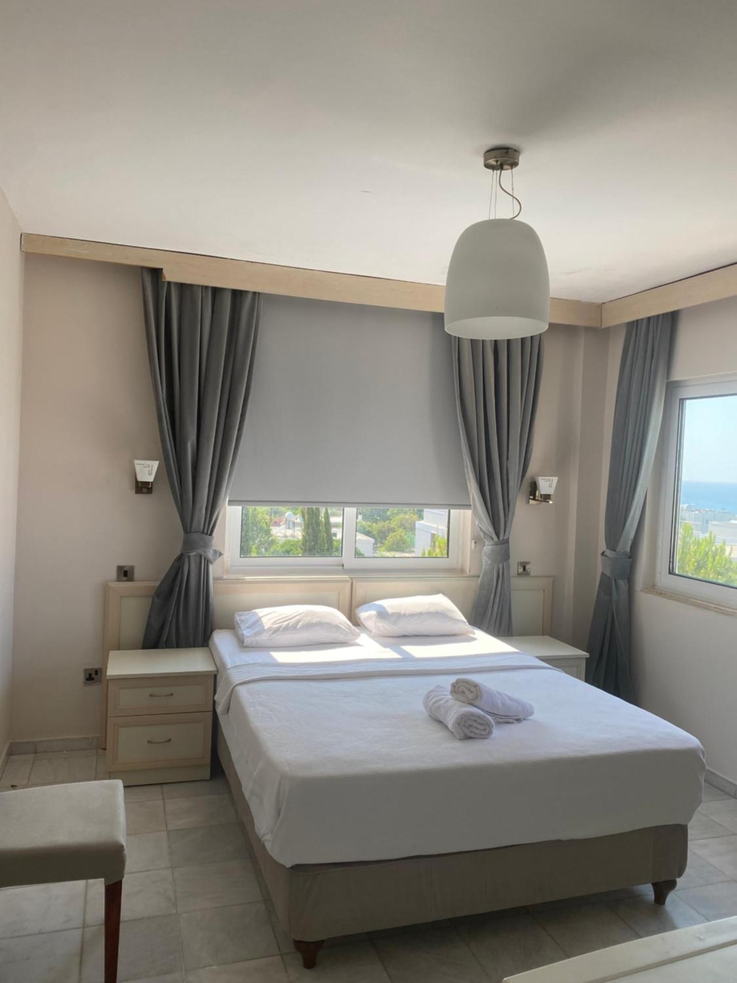 The Prince Inn Hotel & Villas Agios Georgios  Extérieur photo